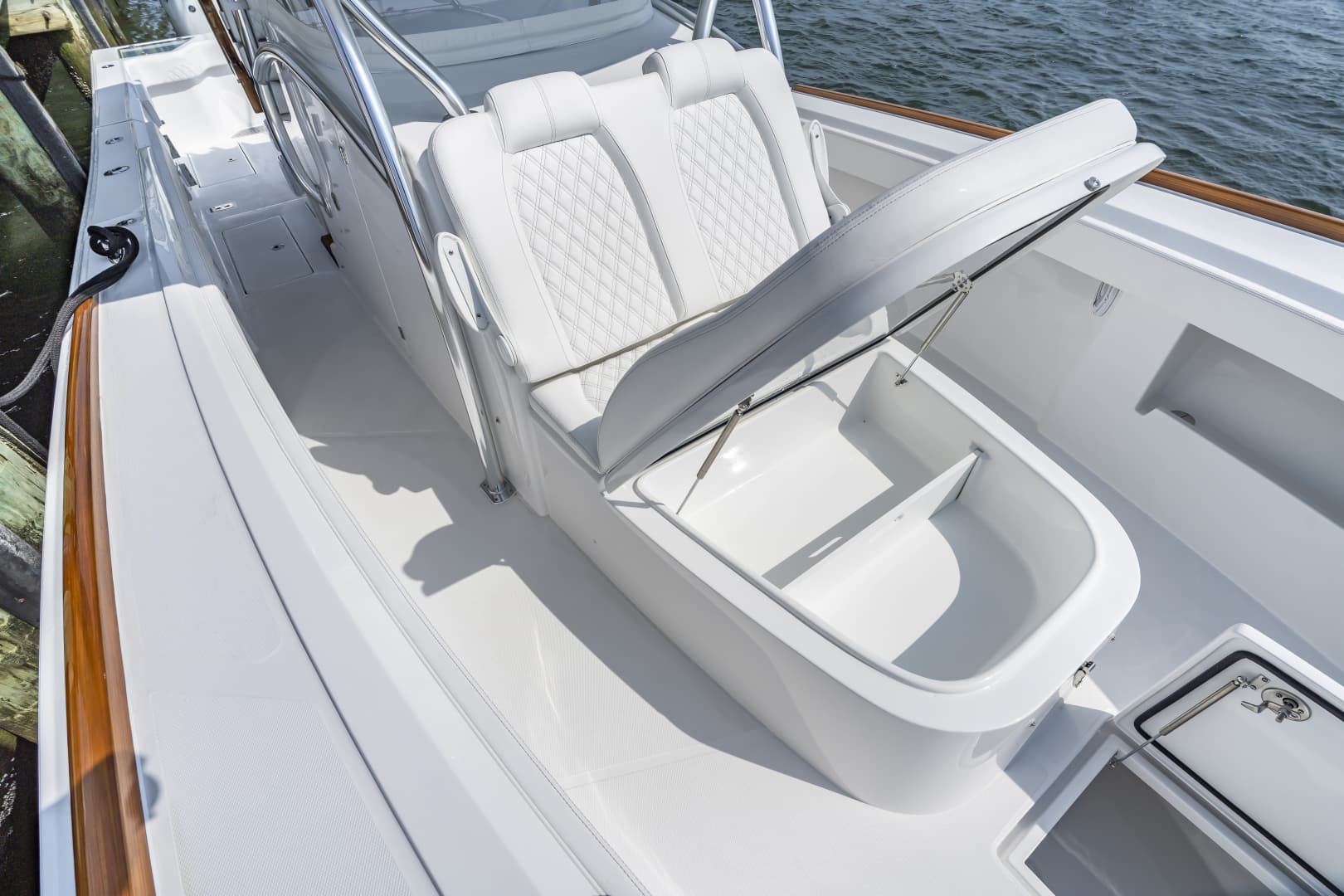 2026 Front Runner 39 Center Console