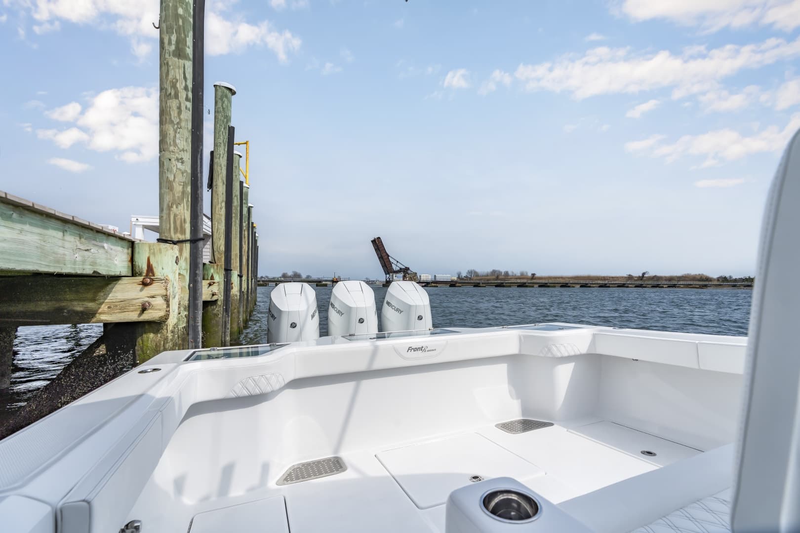 2026 Front Runner 39 Center Console