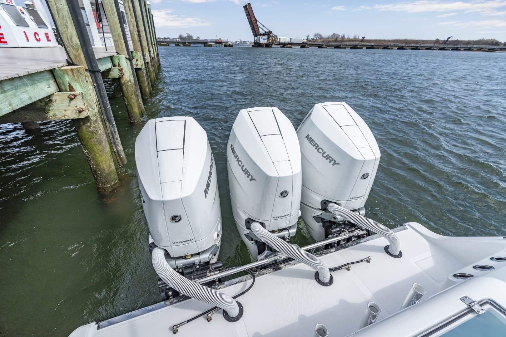 2026 Front Runner 39 Center Console
