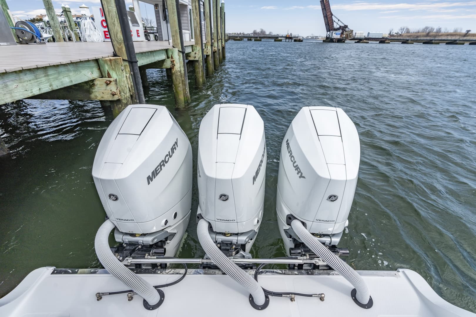 2026 Front Runner 39 Center Console