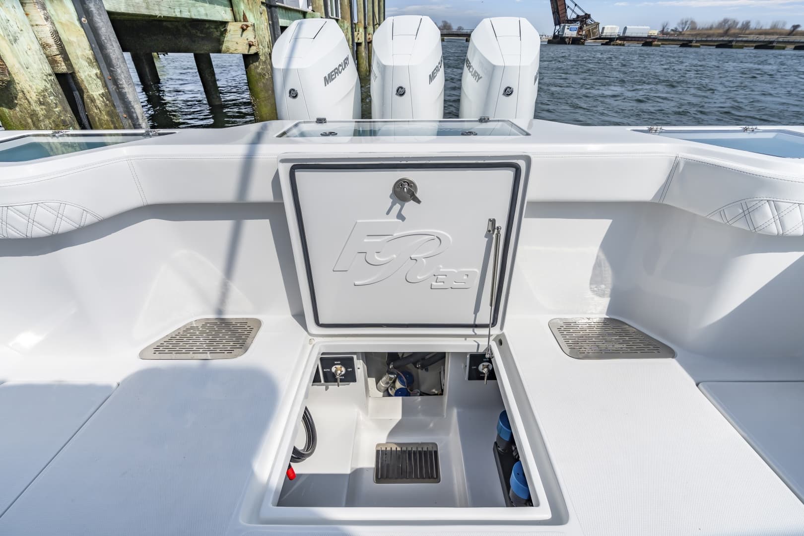 2026 Front Runner 39 Center Console