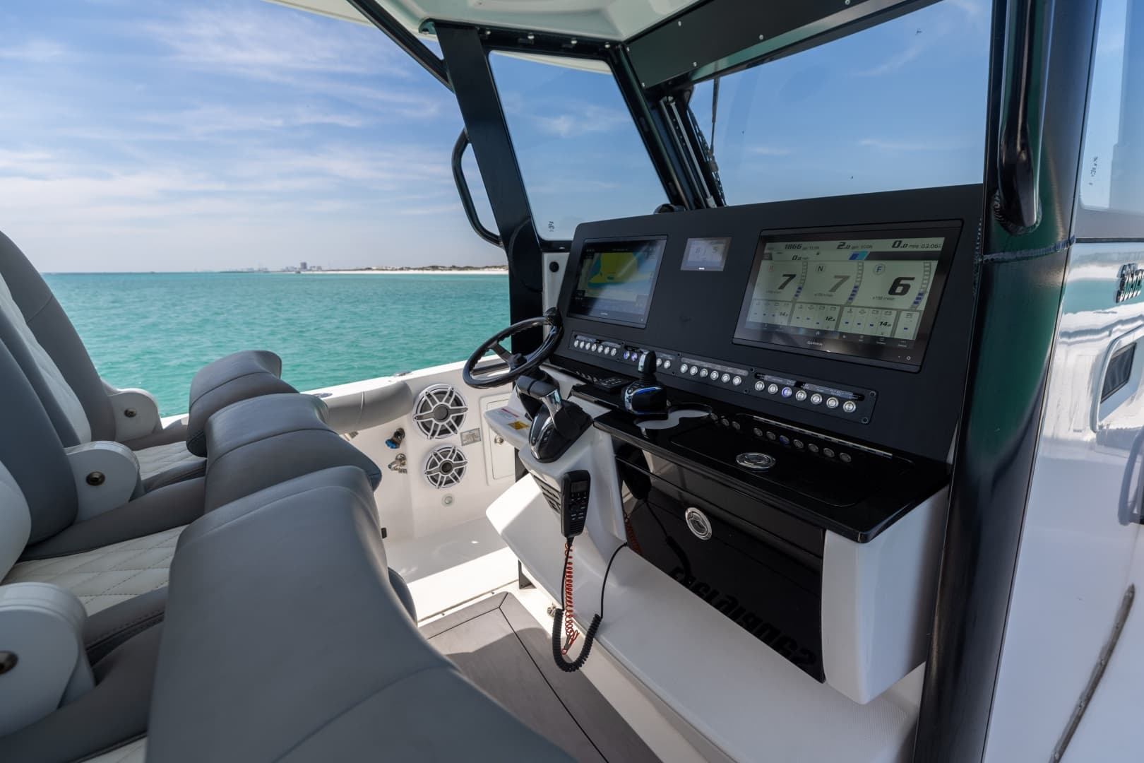 2023 Everglades 365 CC-