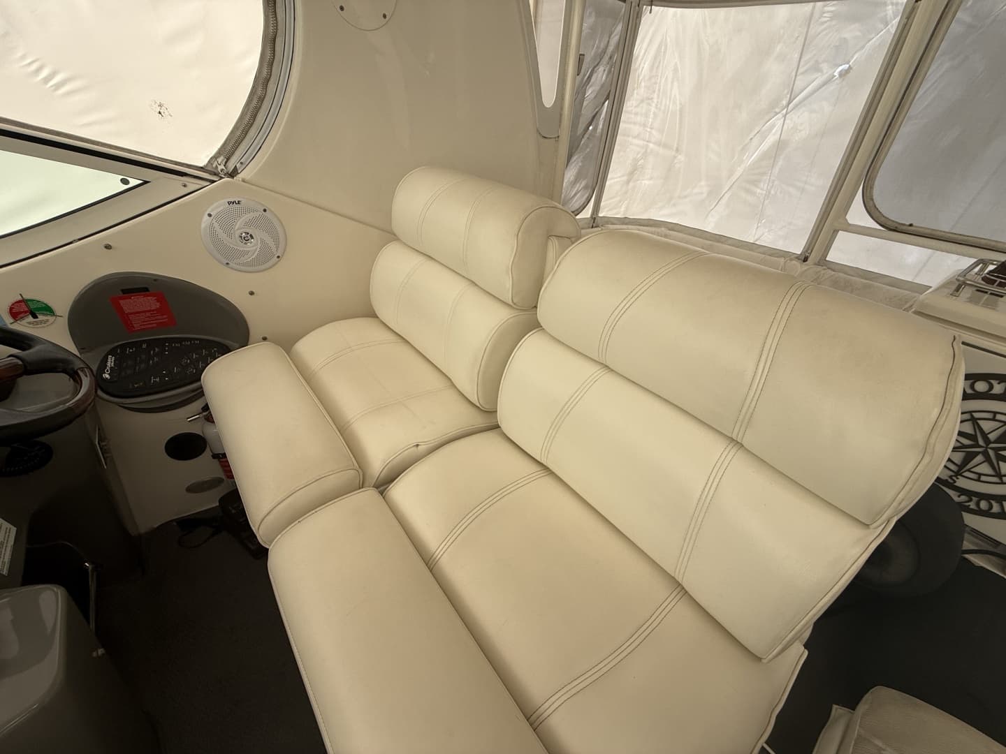 2005 Cruisers Yachts 405 Motor Yacht