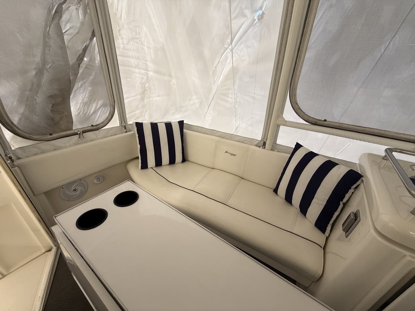 2005 Cruisers Yachts 405 Motor Yacht