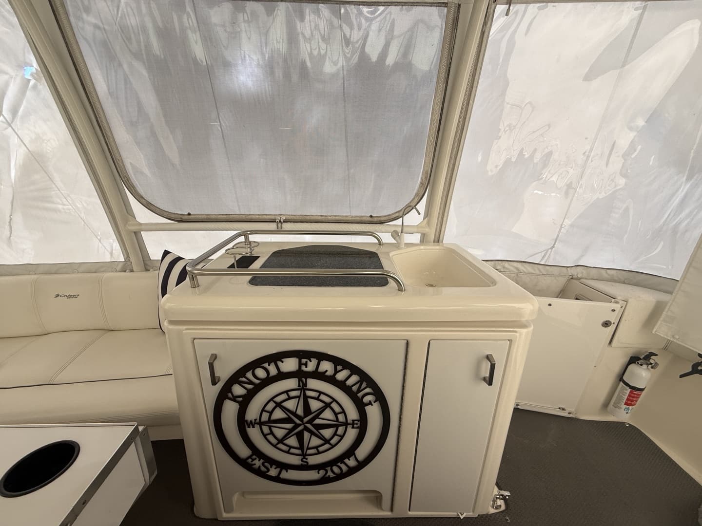 2005 Cruisers Yachts 405 Motor Yacht