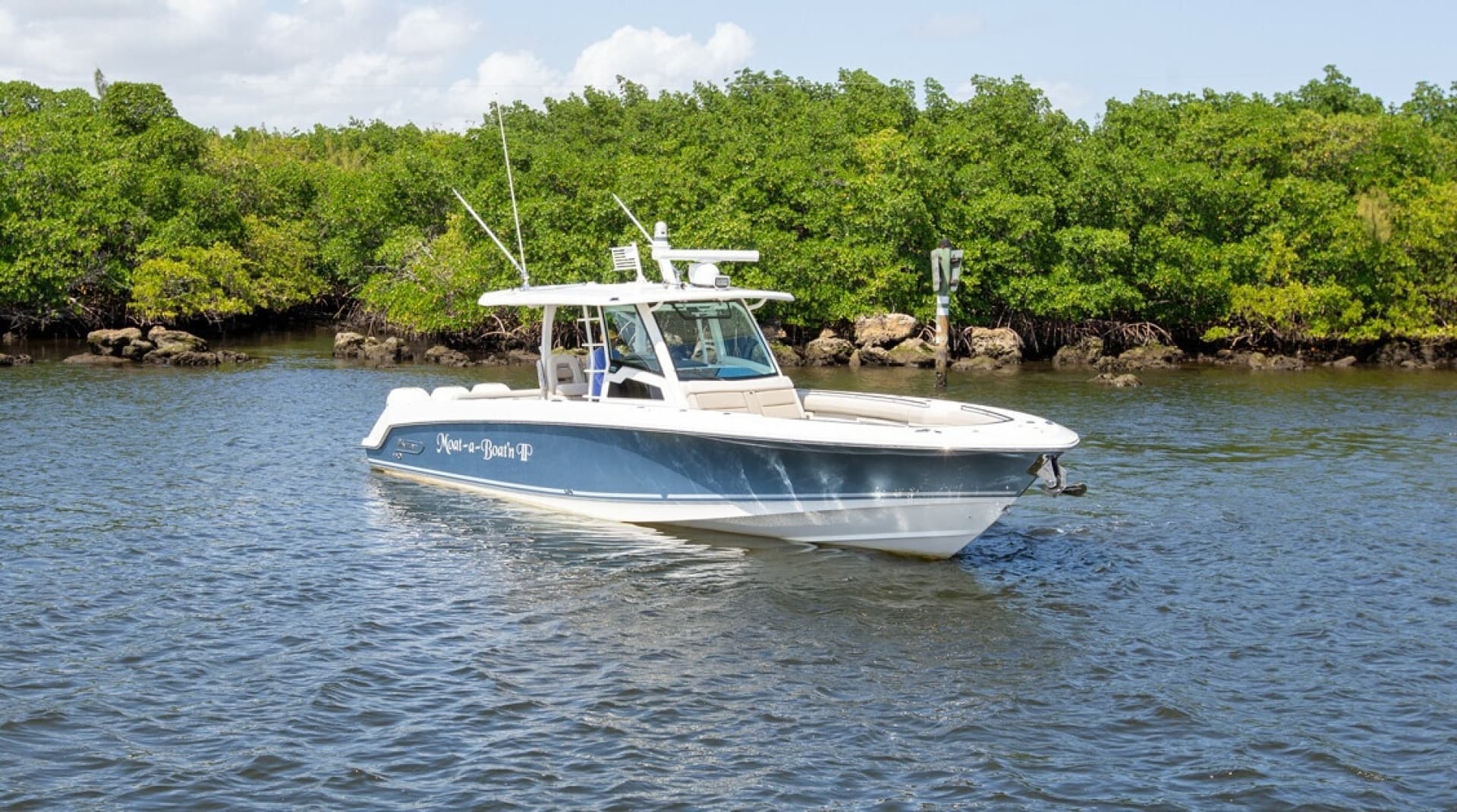 2019 Boston Whaler 380 Outrage