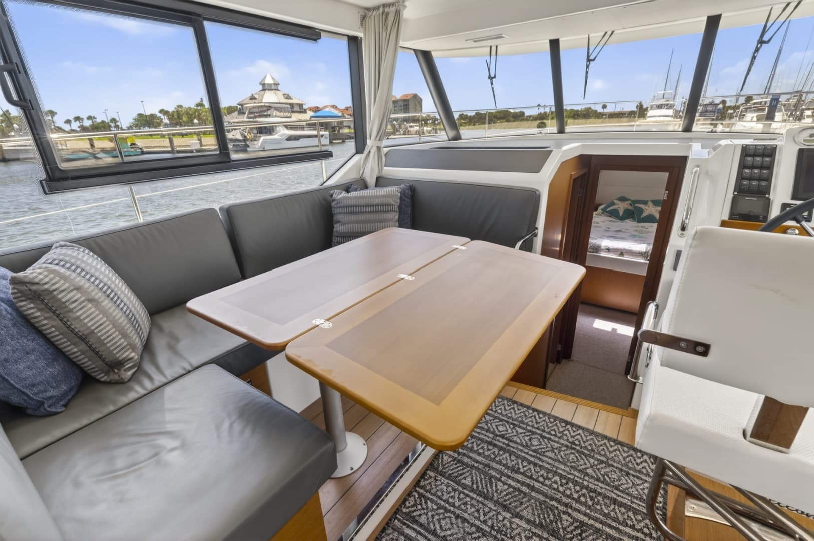 2022 Beneteau Swift Trawler 41 Fly