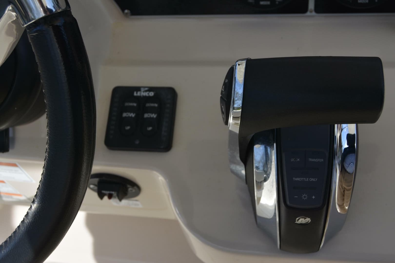 2021 Boston Whaler 270 Dauntless