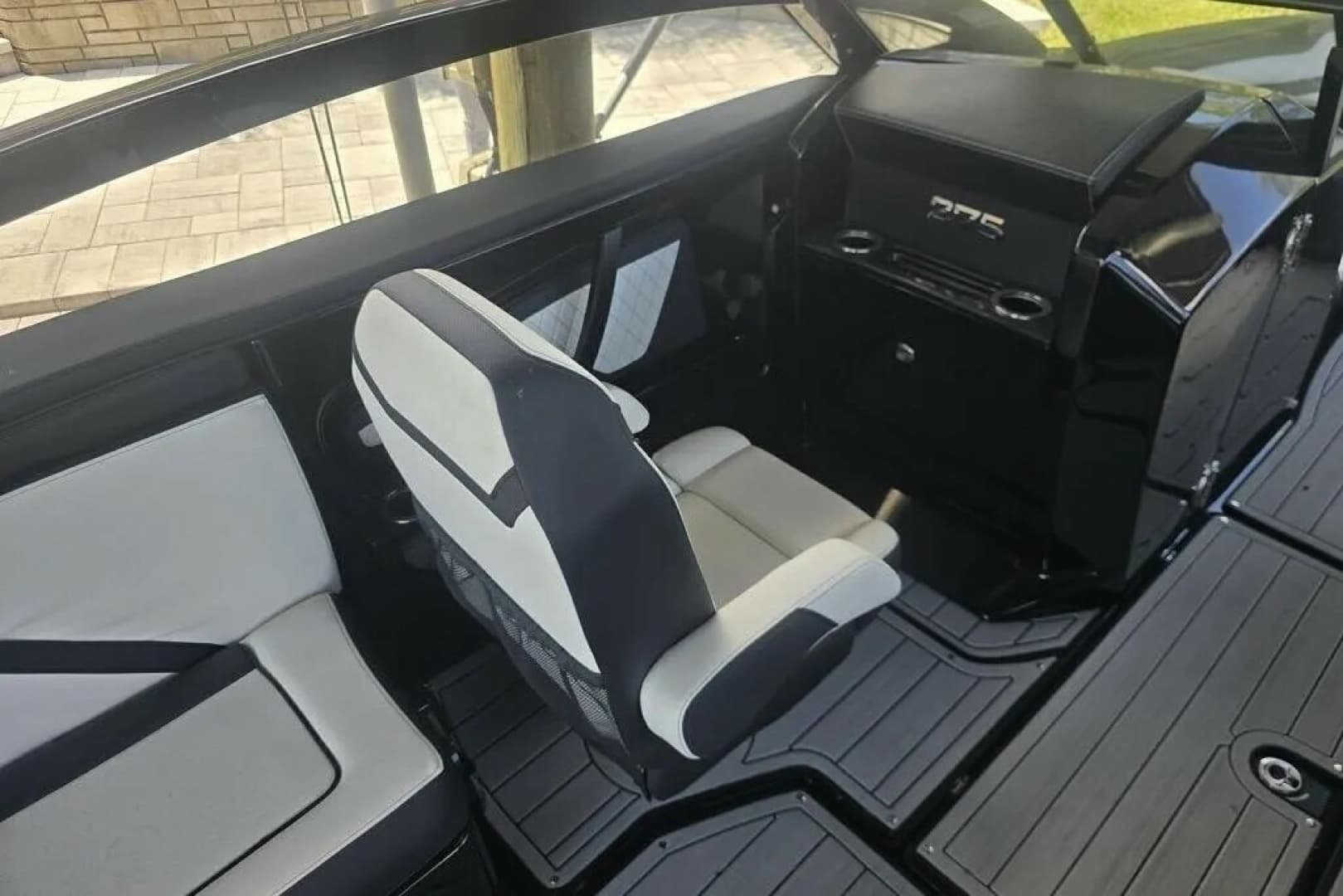 2025 Yamaha Boats 275SD