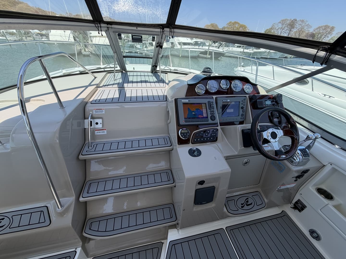 2008 Sea Ray 330 Sundancer