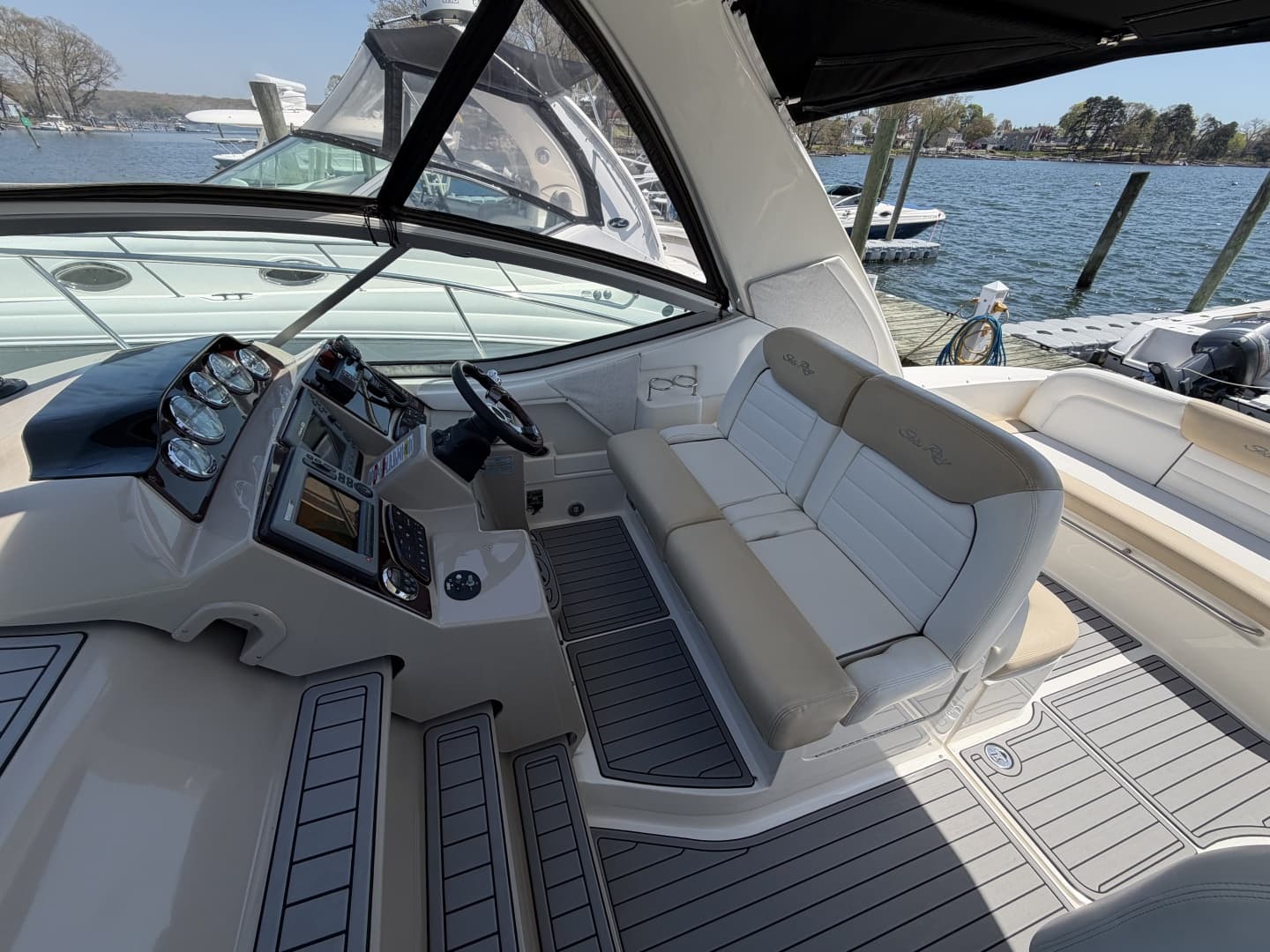 2008 Sea Ray 330 Sundancer