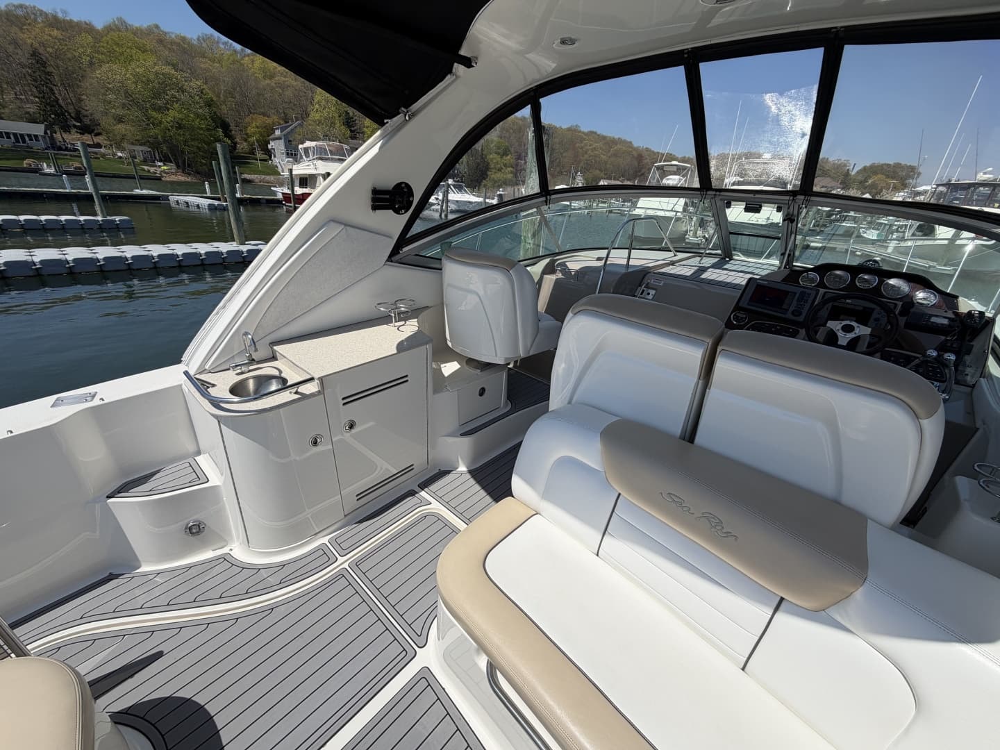 2008 Sea Ray 330 Sundancer