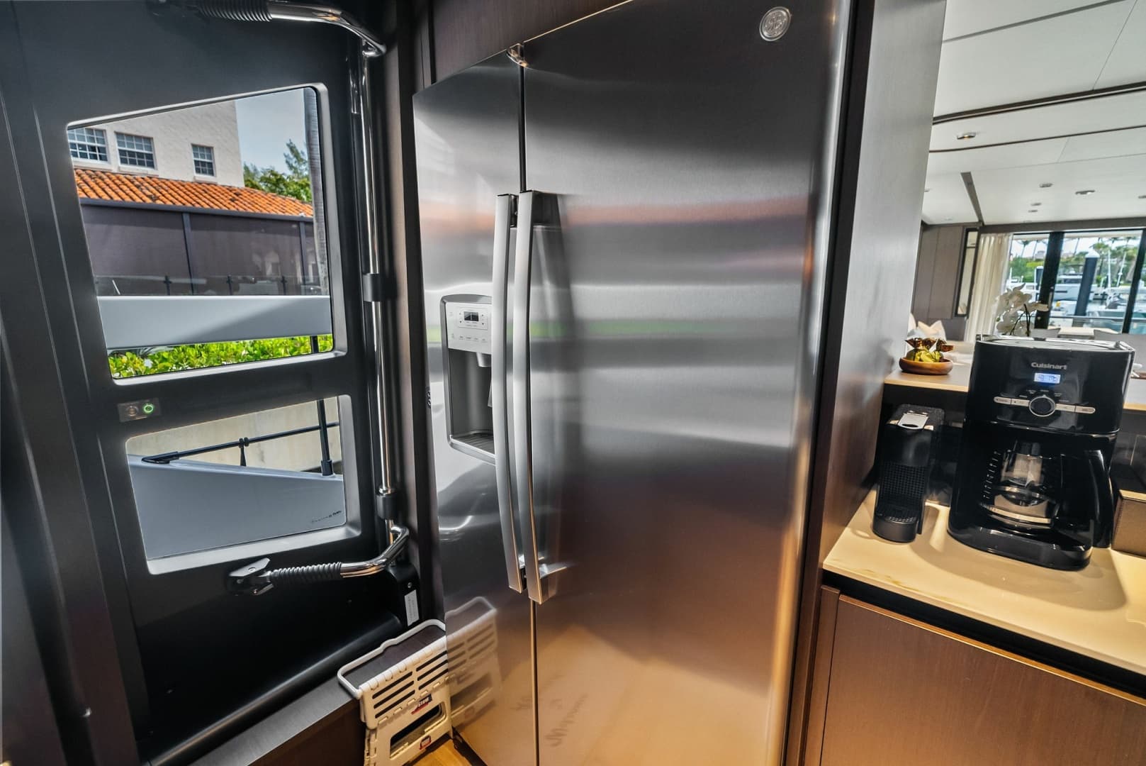 2023 Ferretti Yachts 860