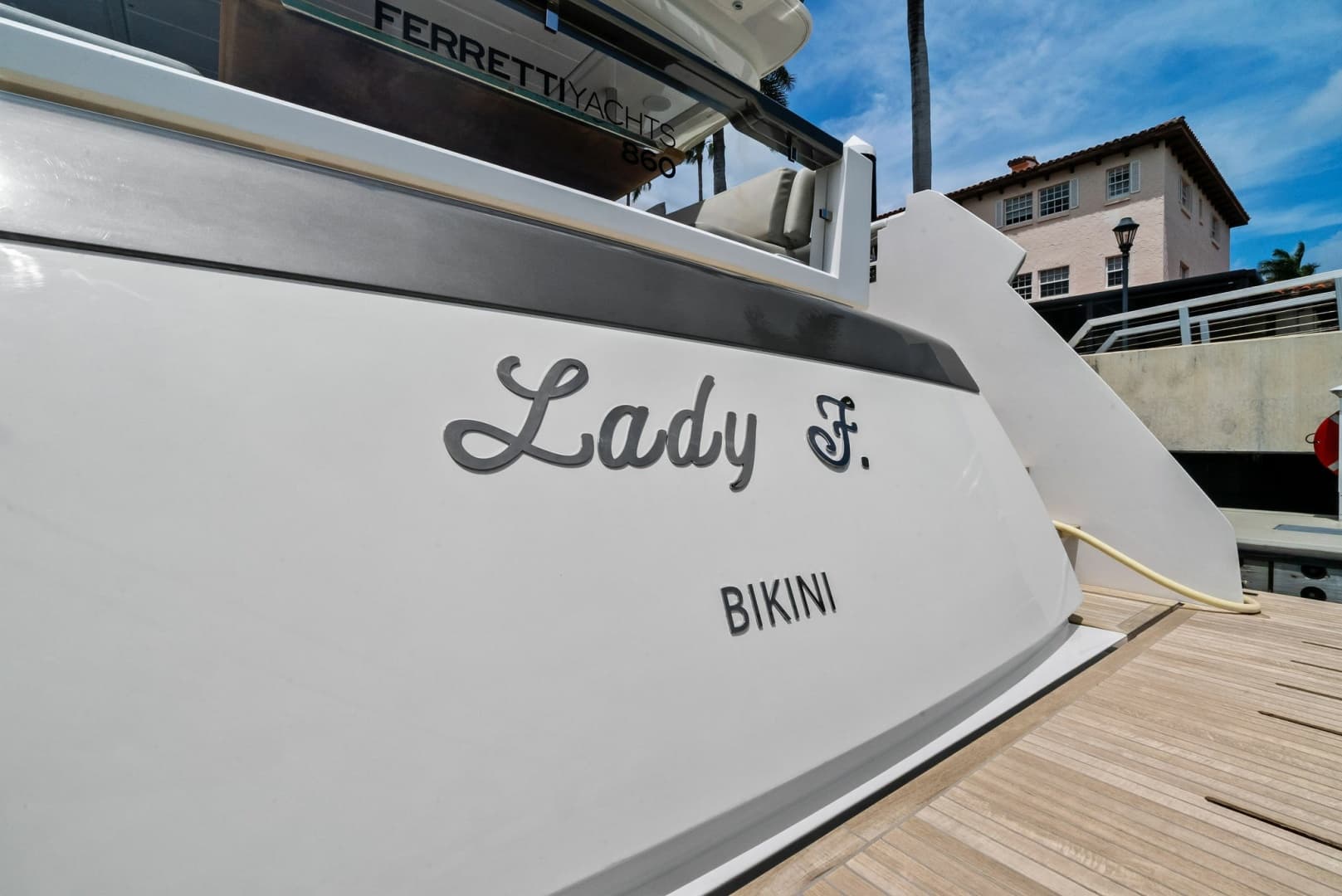 2023 Ferretti Yachts 860