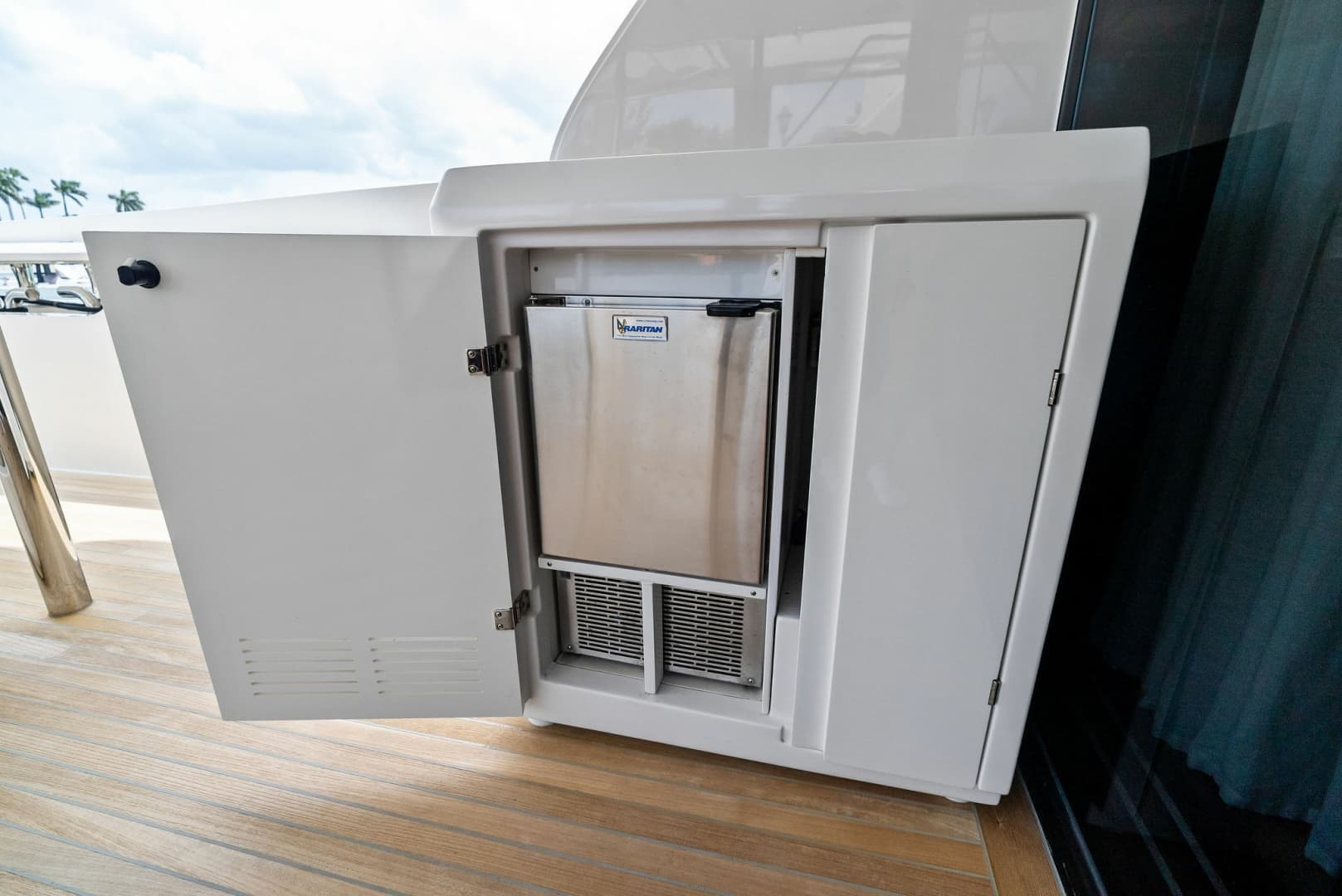 2023 Ferretti Yachts 860