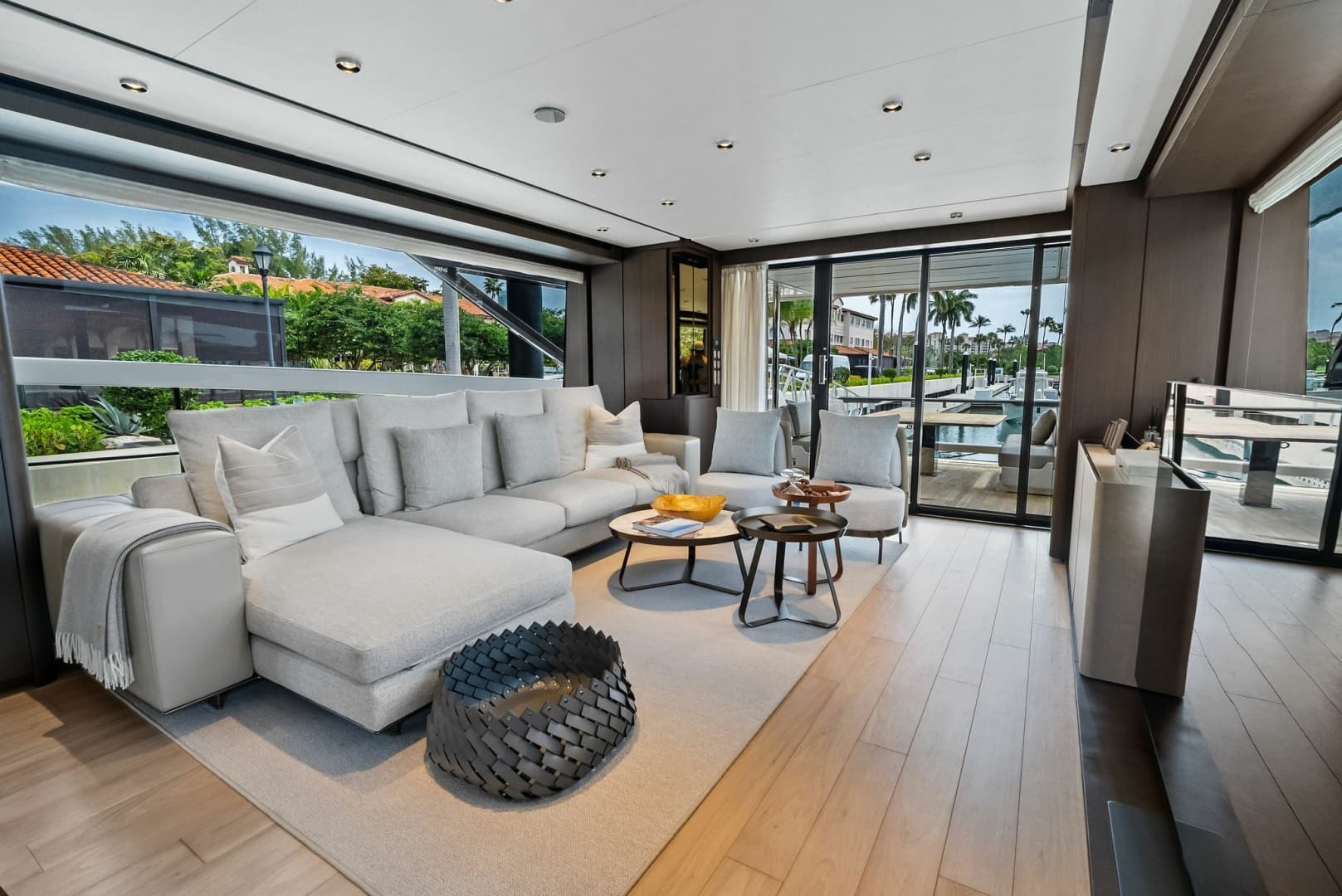 2023 Ferretti Yachts 860