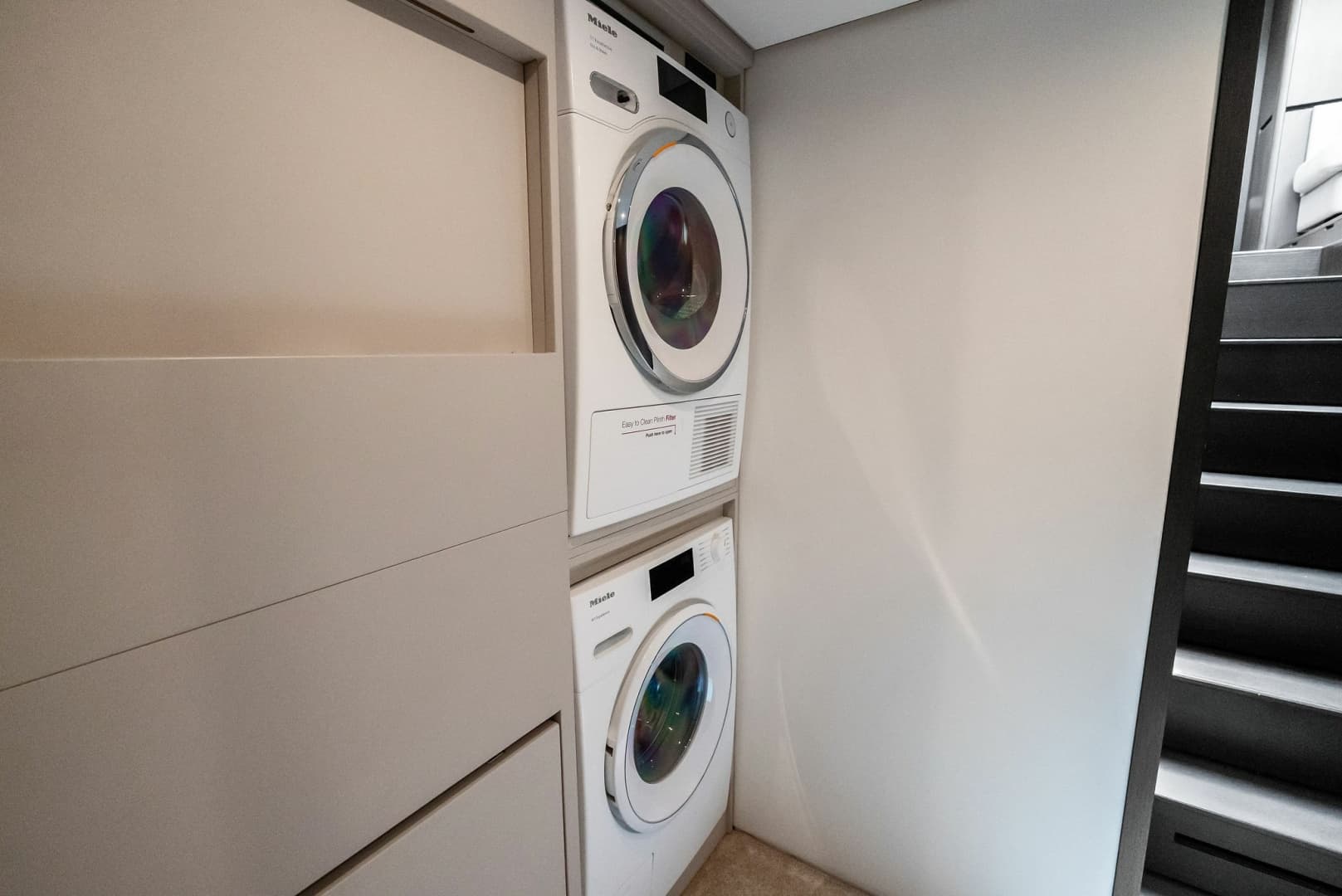 2023 Ferretti Yachts 860