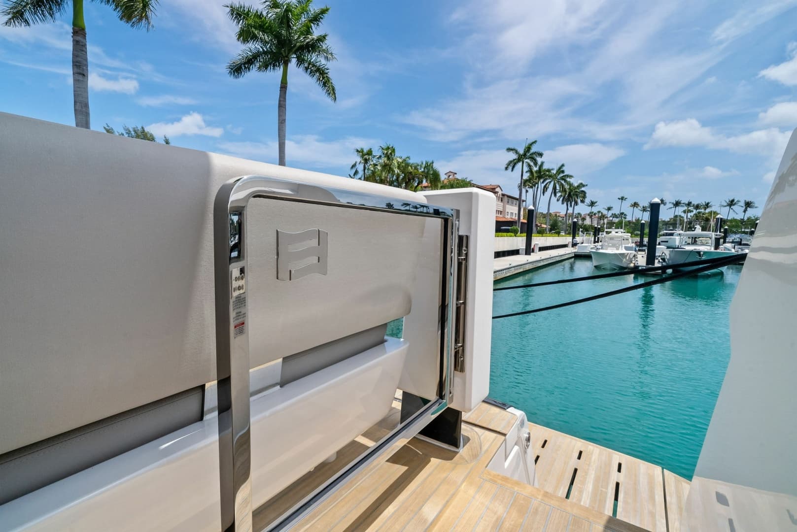 2023 Ferretti Yachts 860