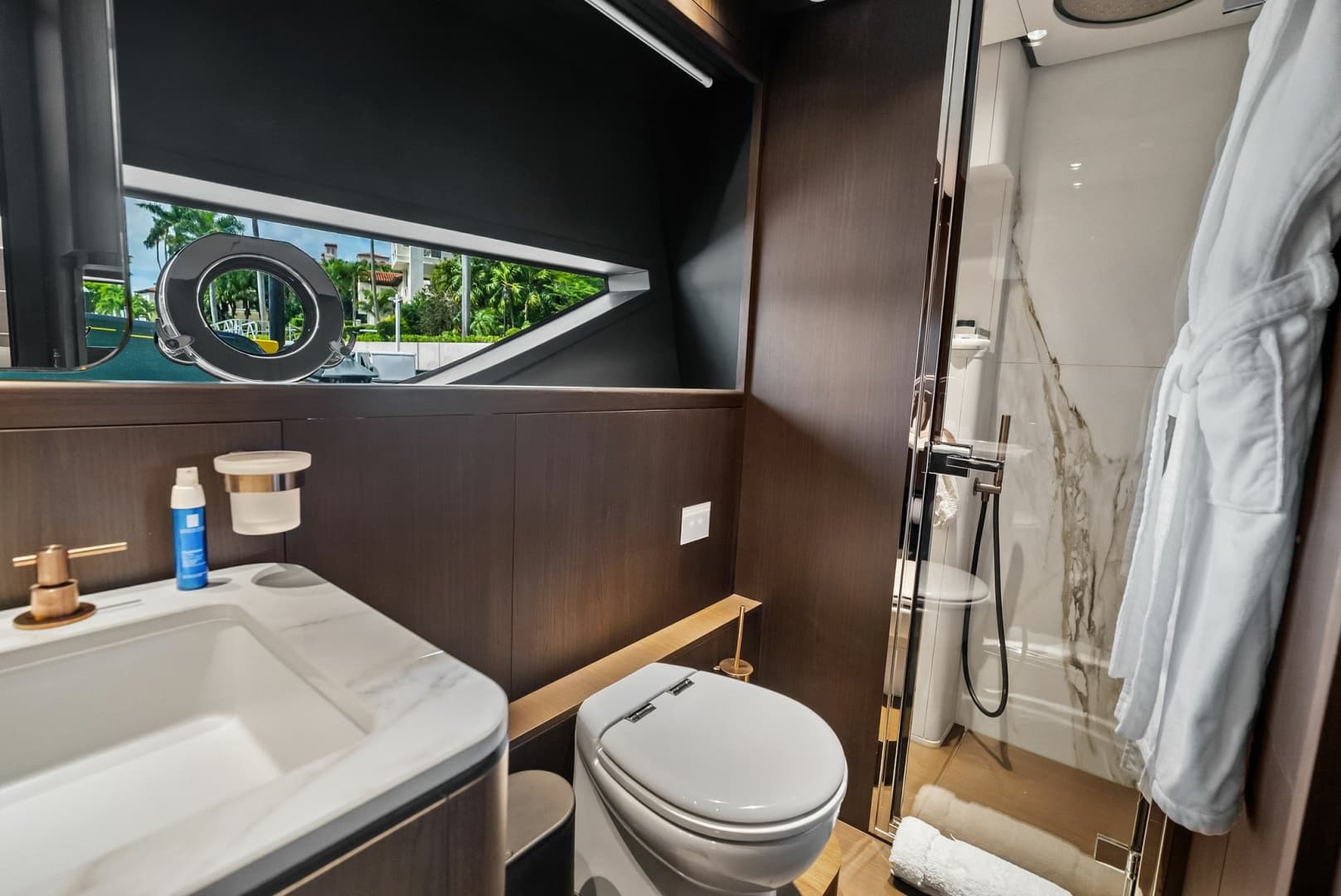 2023 Ferretti Yachts 860