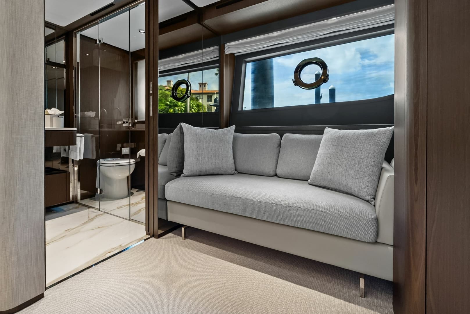 2023 Ferretti Yachts 860