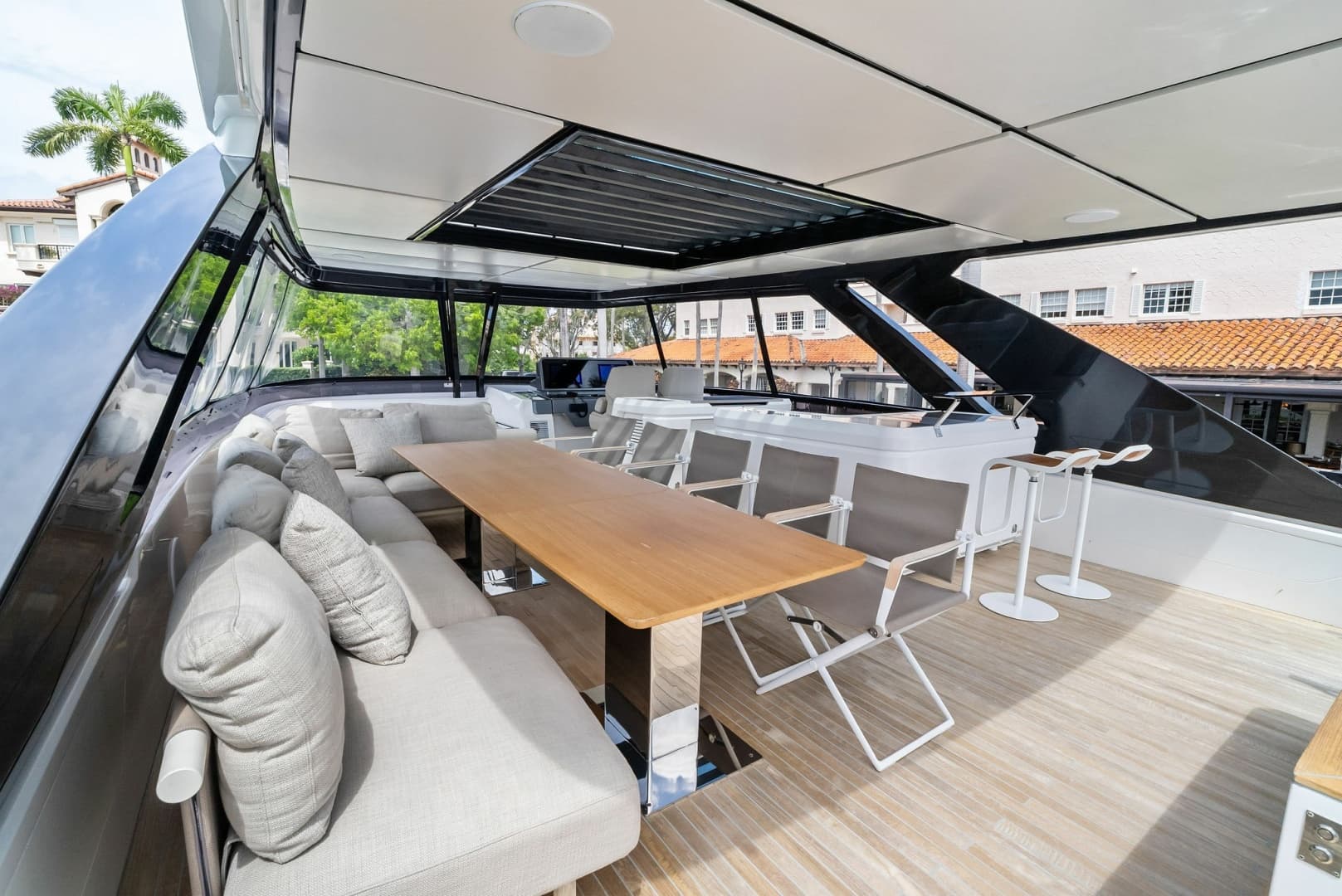 2023 Ferretti Yachts 860