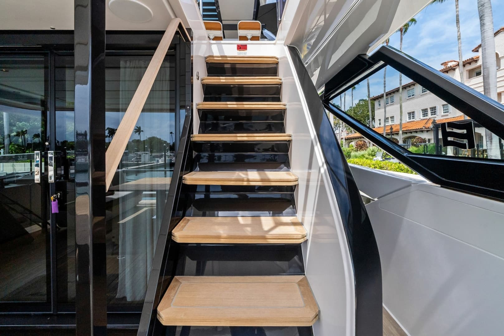 2023 Ferretti Yachts 860