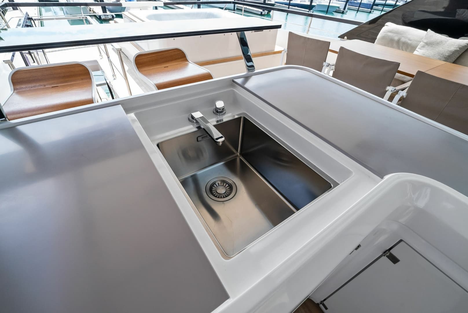 2023 Ferretti Yachts 860