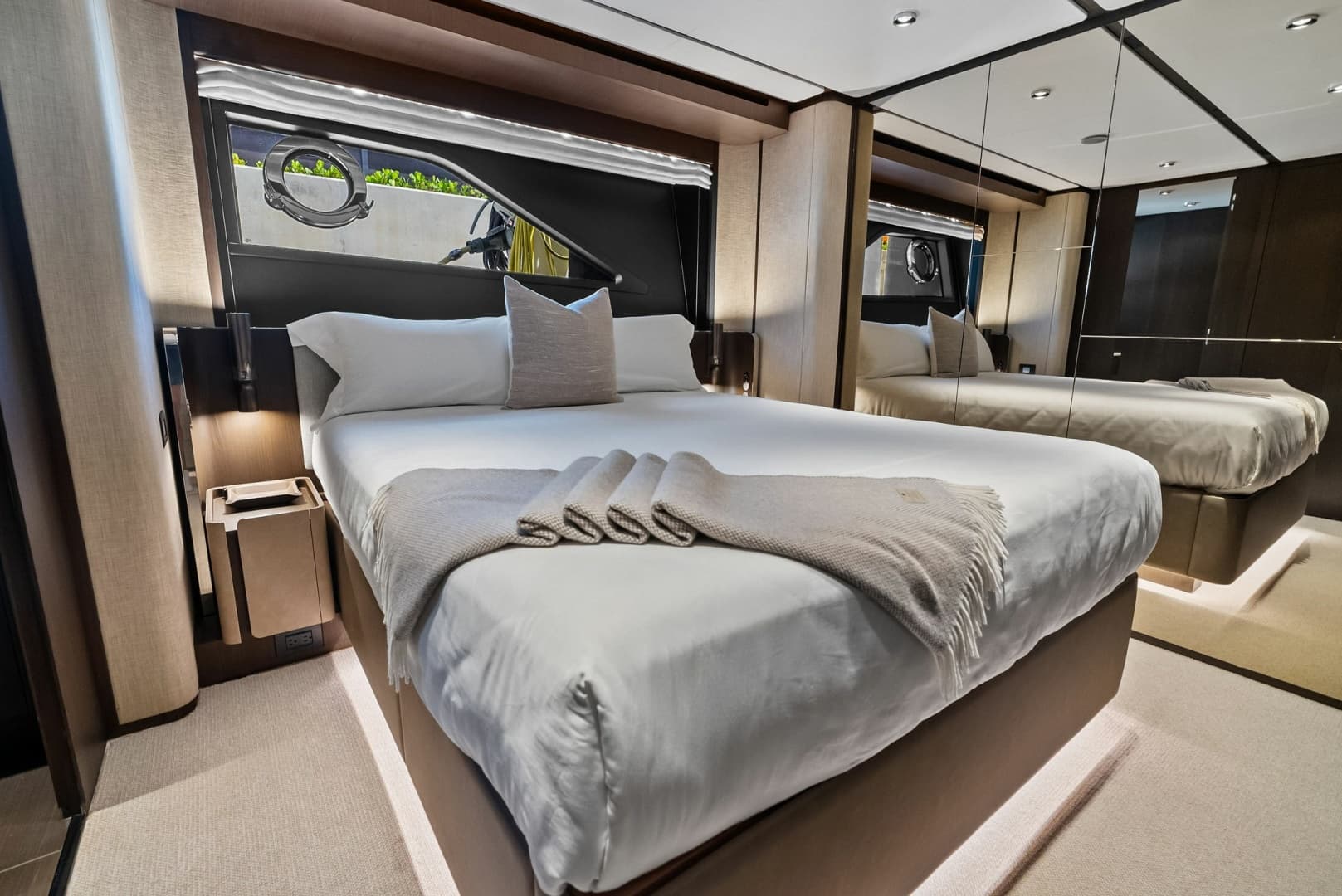 2023 Ferretti Yachts 860