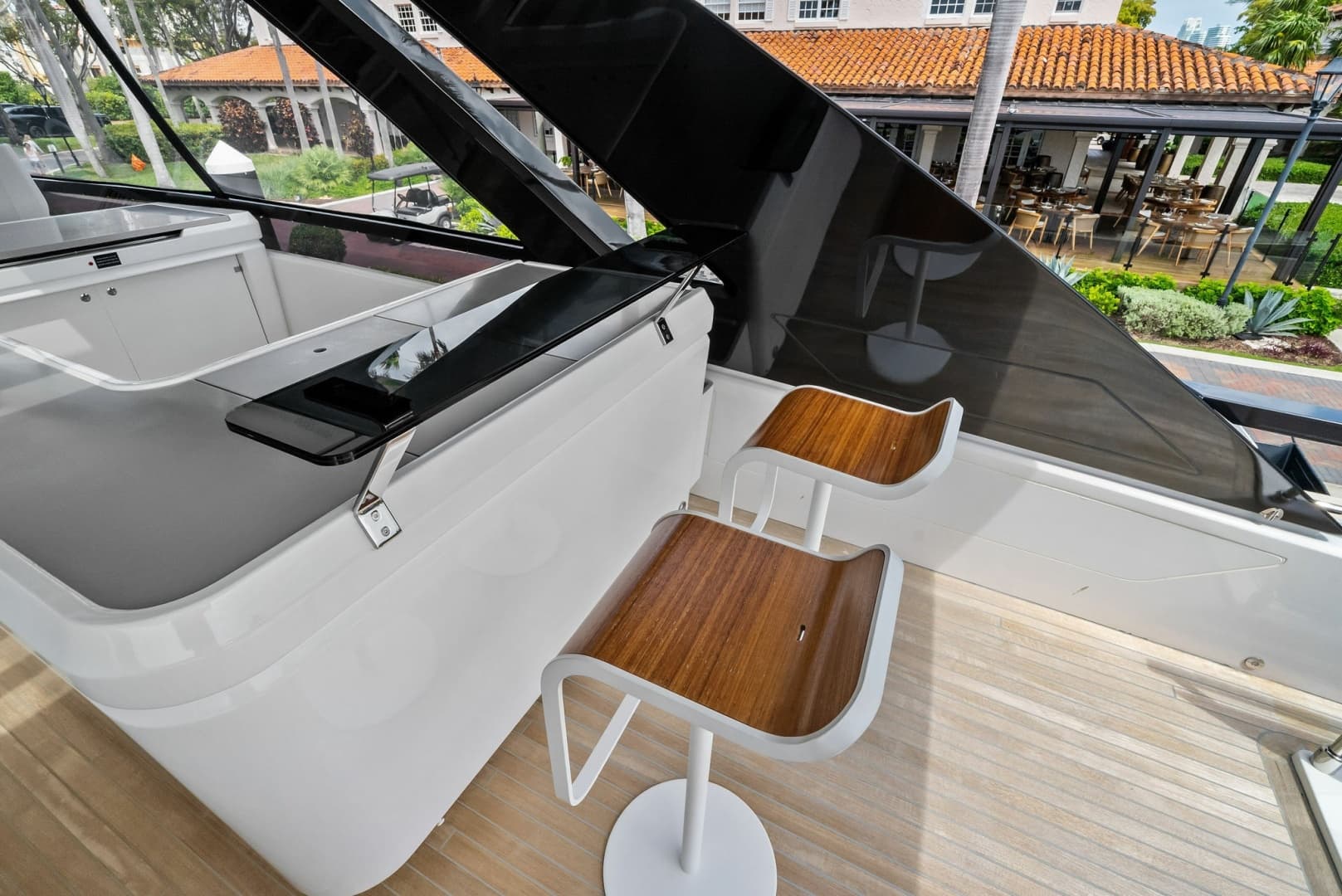 2023 Ferretti Yachts 860