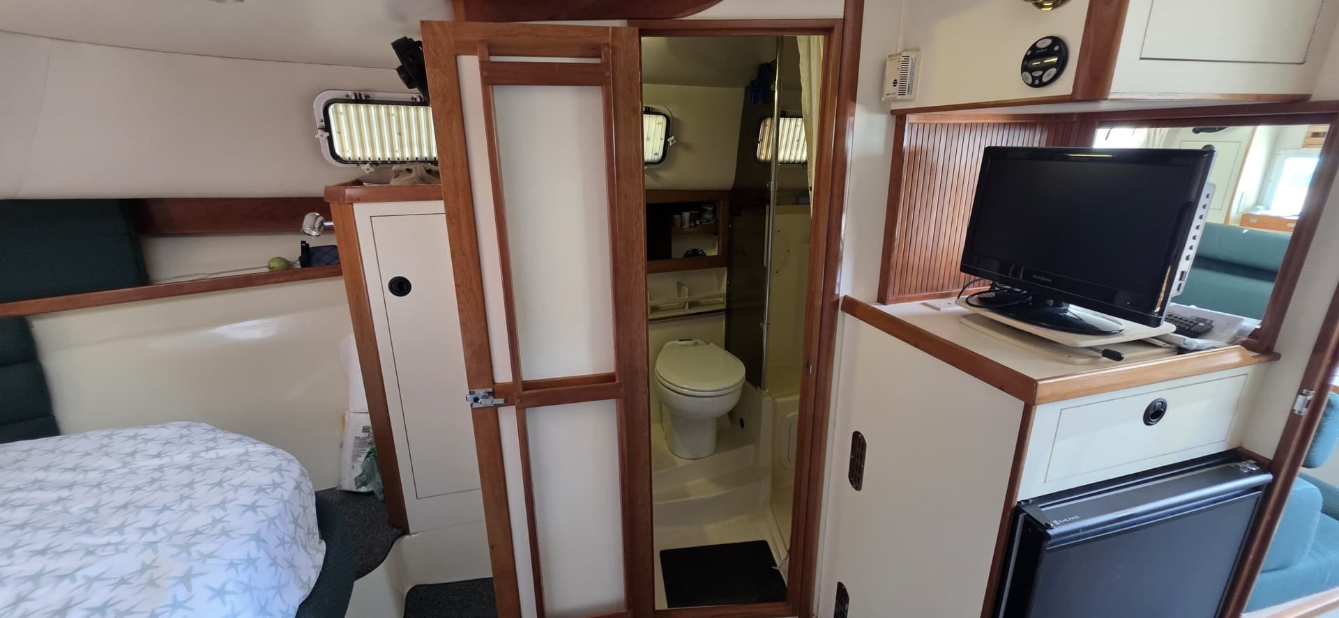 2001 Albin 32 + 2 Command Bridge
