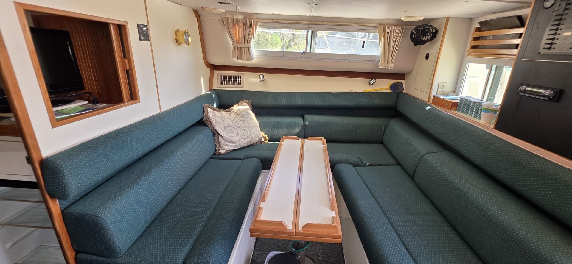 2001 Albin 32 + 2 Command Bridge
