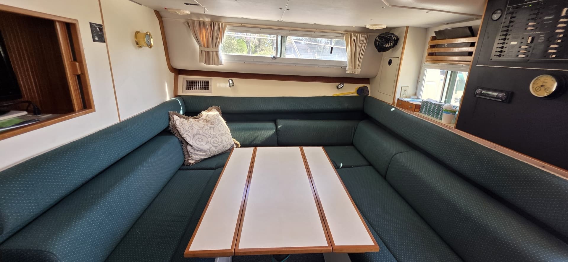 2001 Albin 32 + 2 Command Bridge