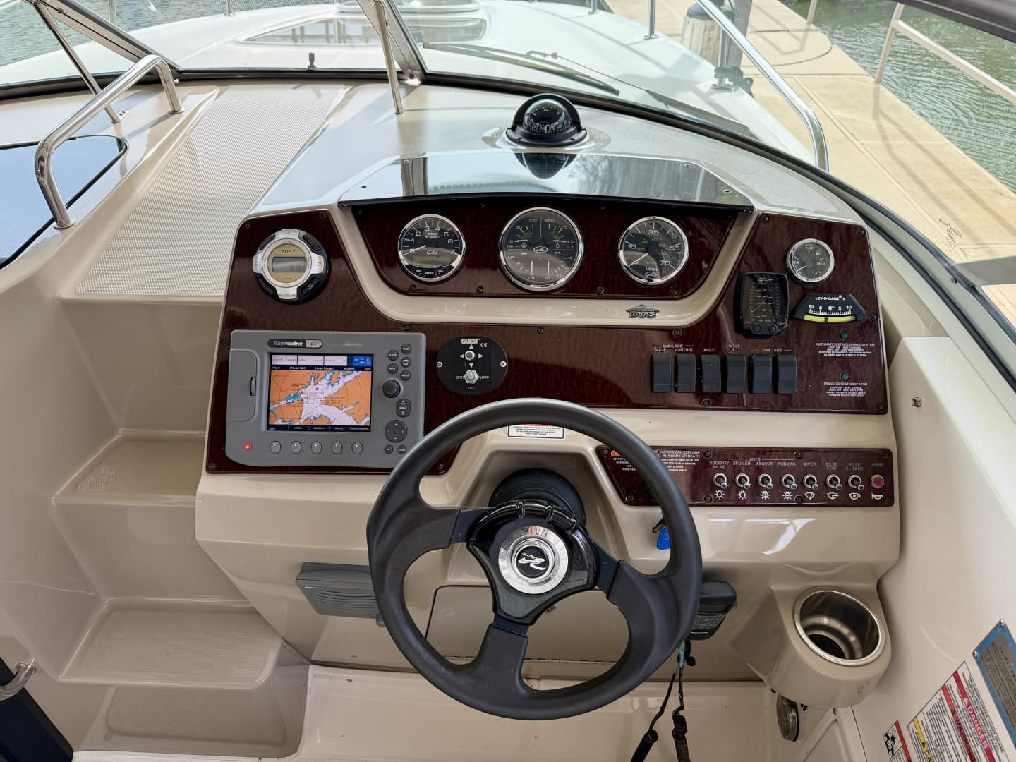 2009 Sea Ray 270 Sundancer