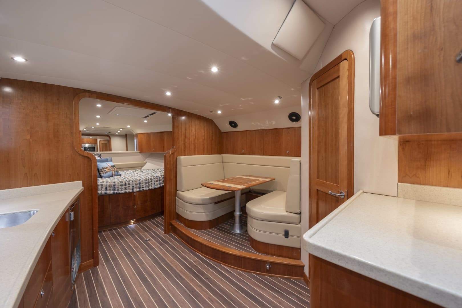 2019 Albemarle 410 Express Fisherman