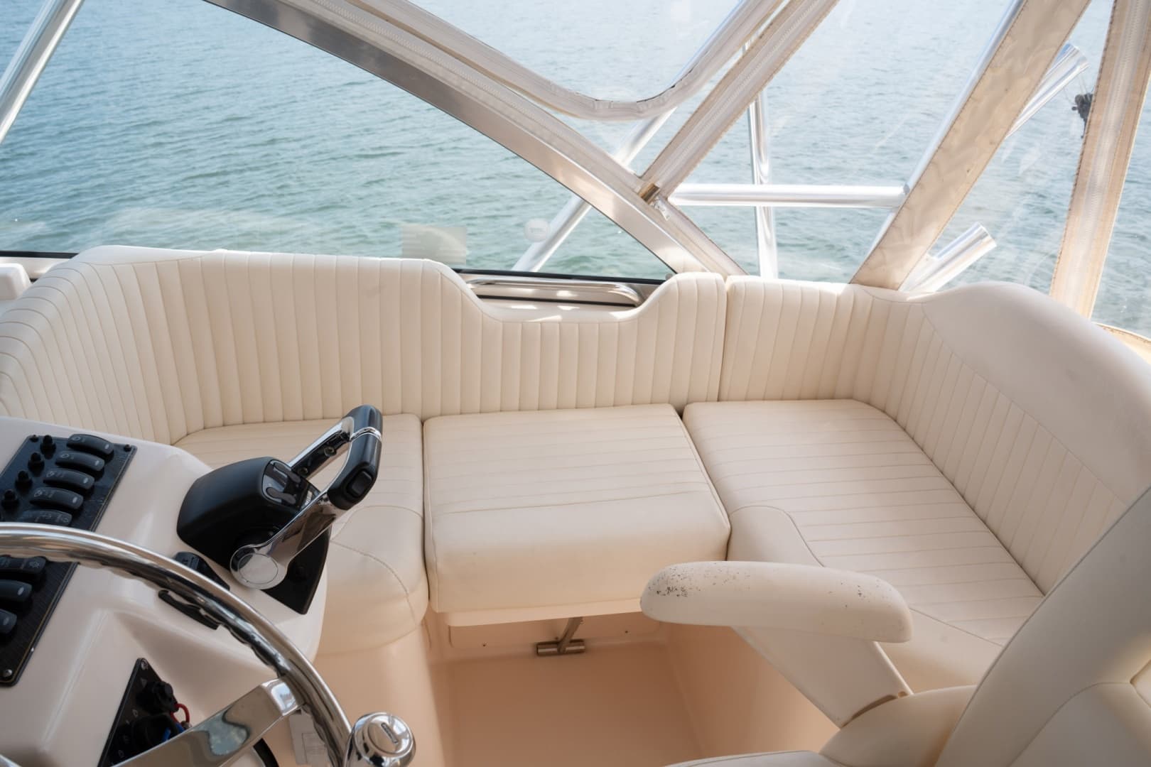2009 Grady-White Express 330