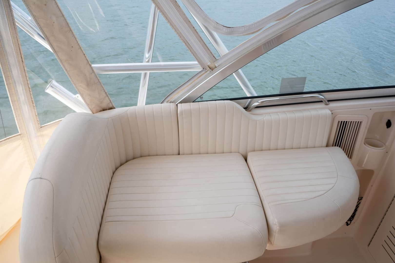 2009 Grady-White Express 330