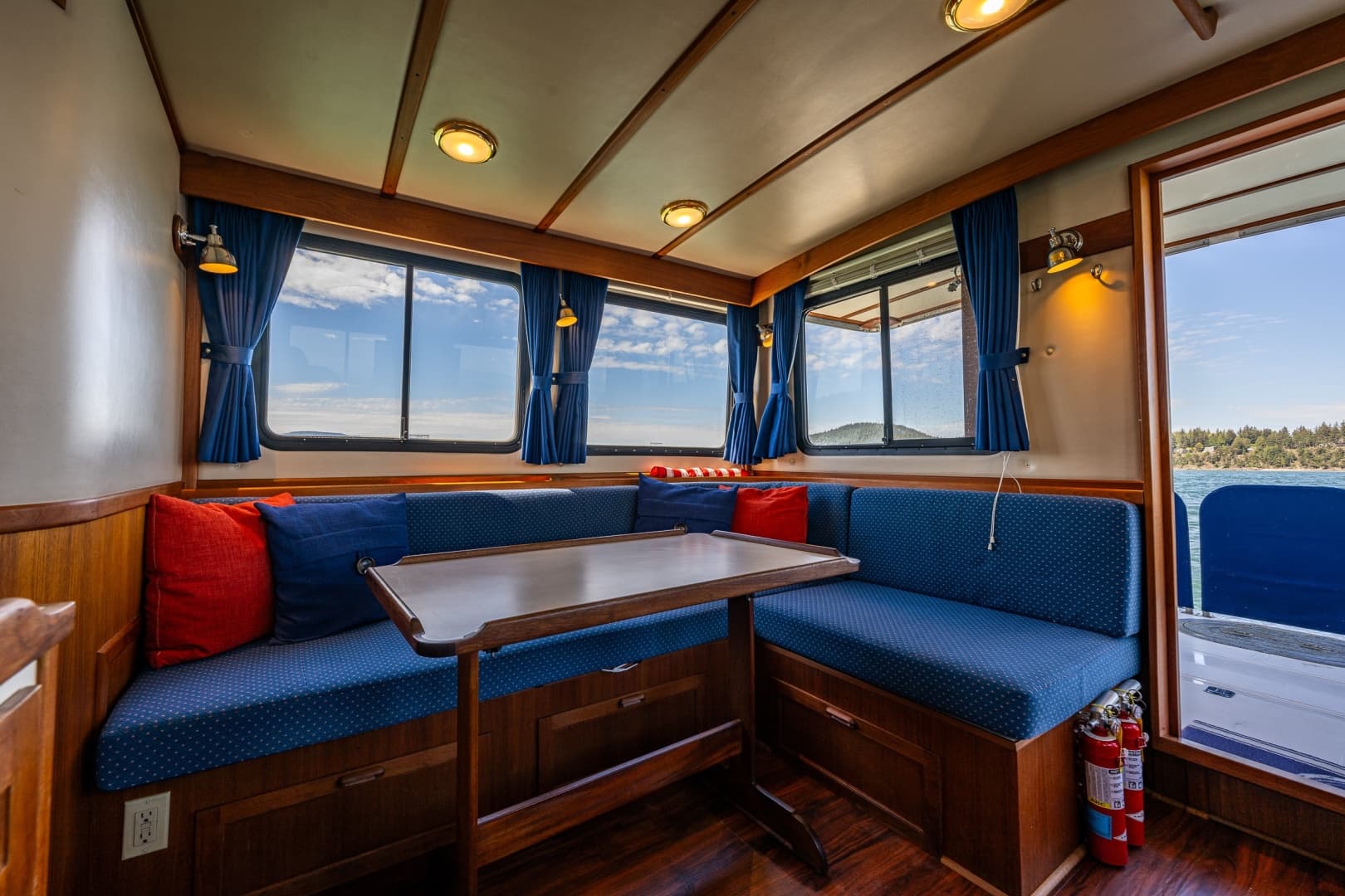 1999 Pacific Trawler 40