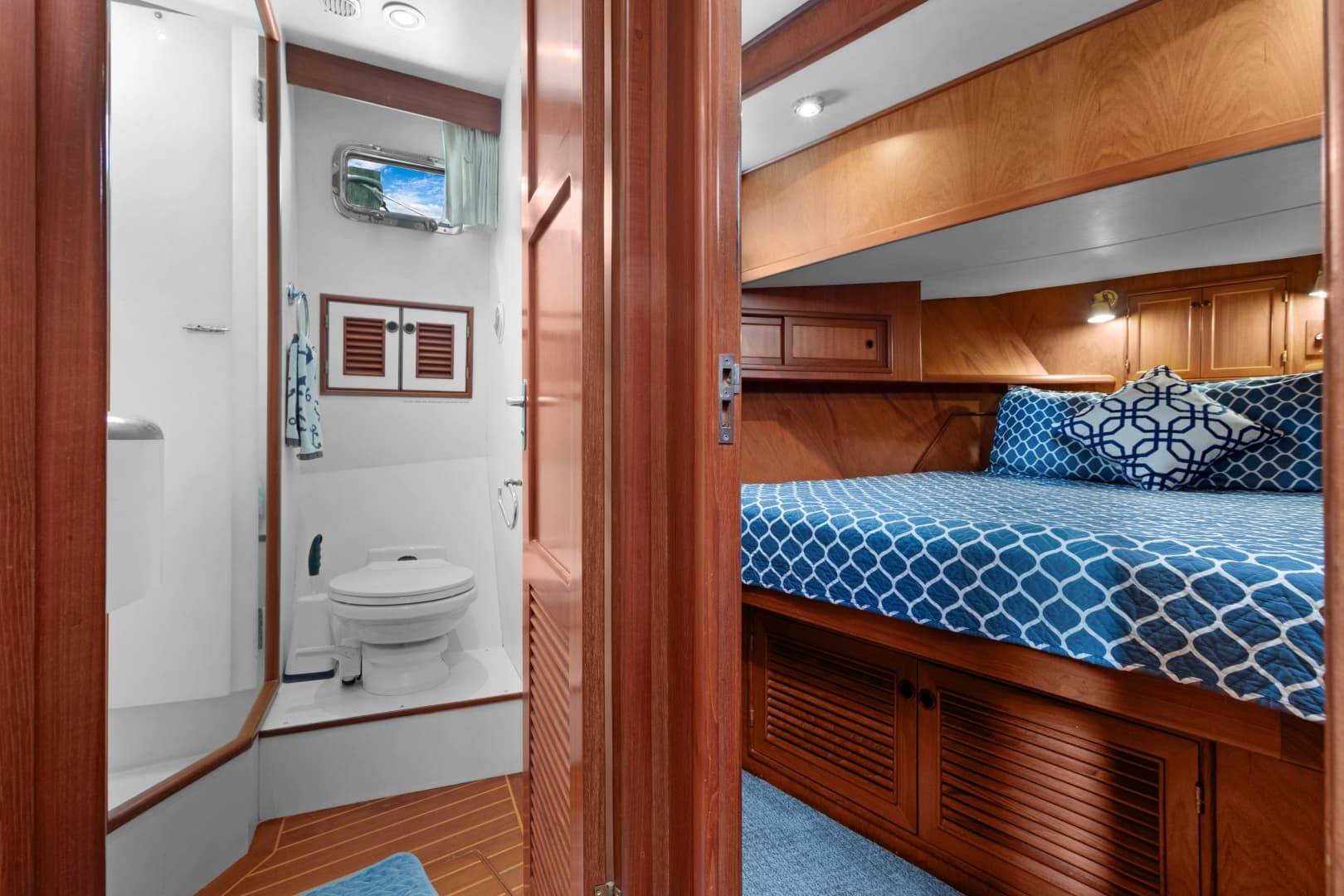 Guest Head Open To Companionway