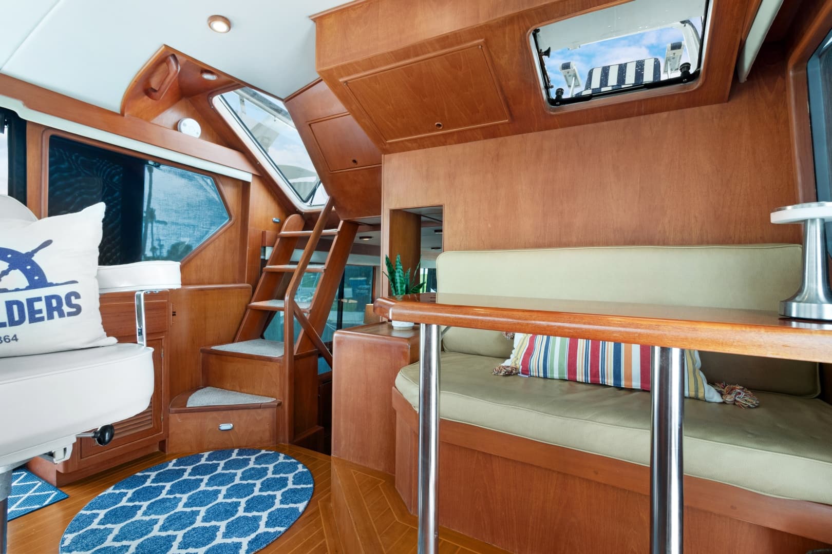 Pilothouse Settee And Table