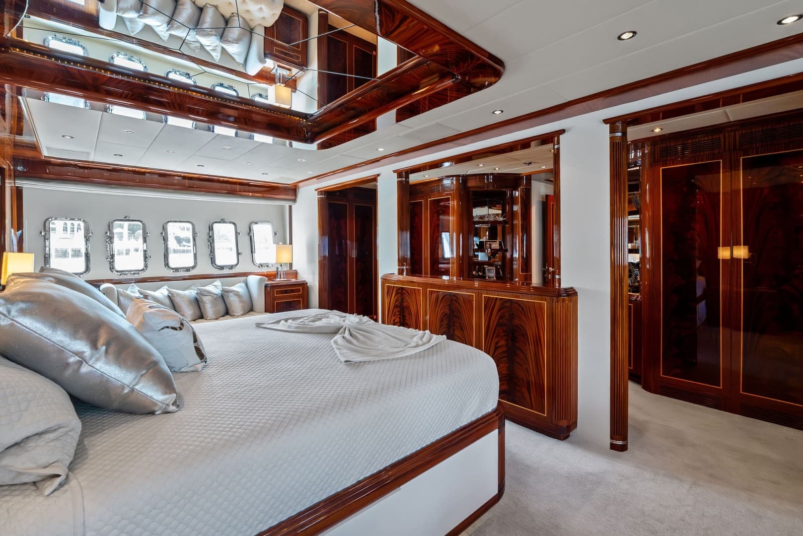 2005 Mangusta 130