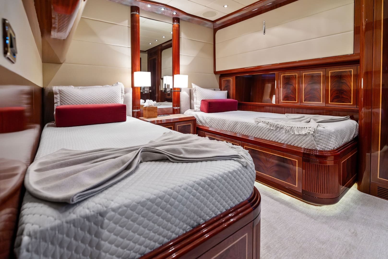 2005 Mangusta 130
