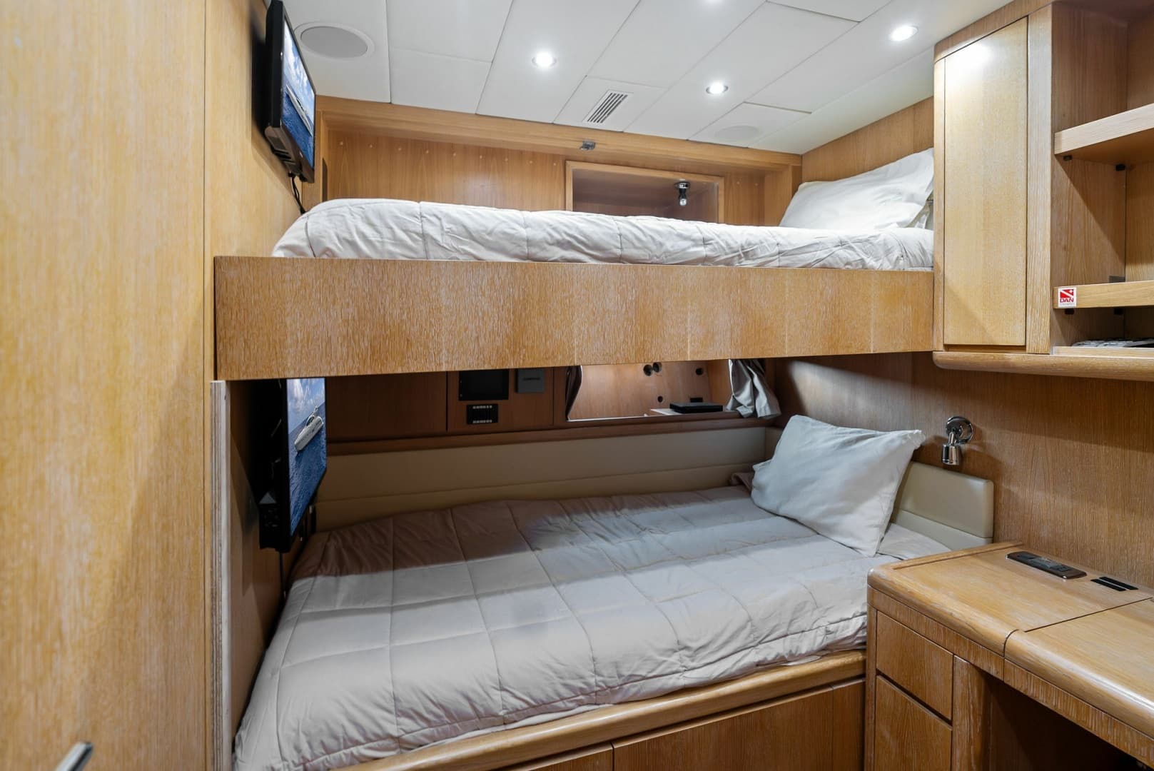 2005 Mangusta 130