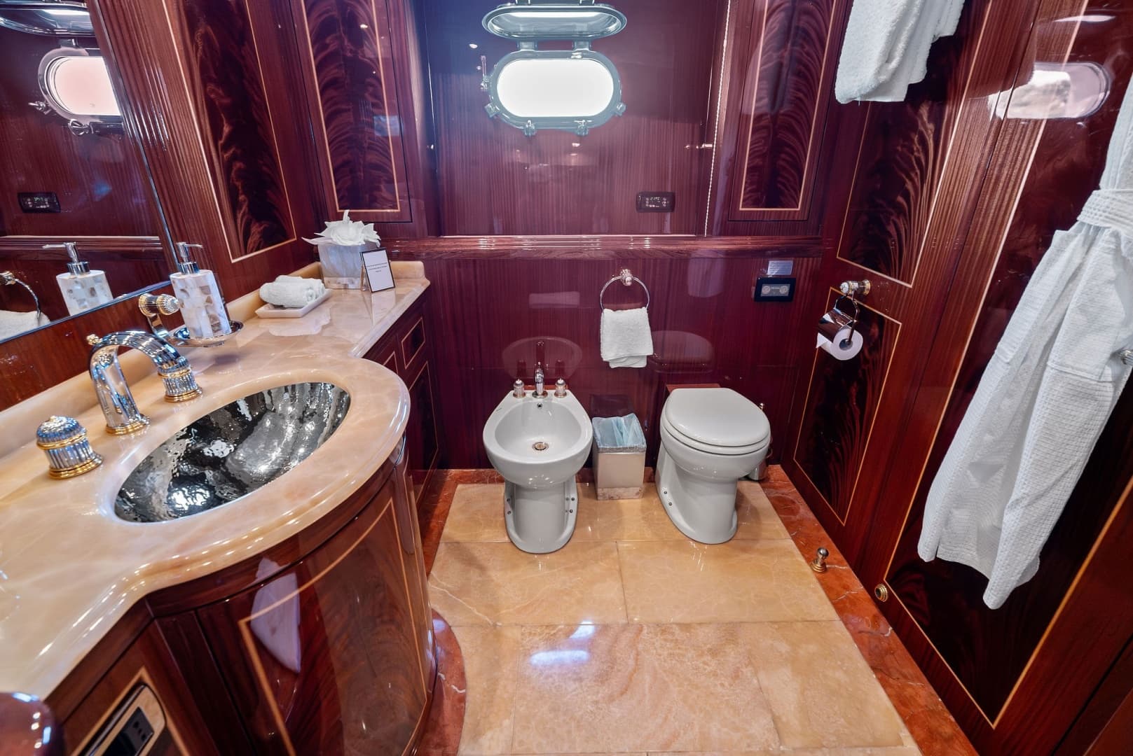 2005 Mangusta 130