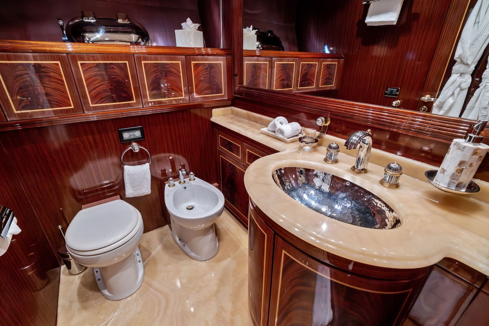 2005 Mangusta 130
