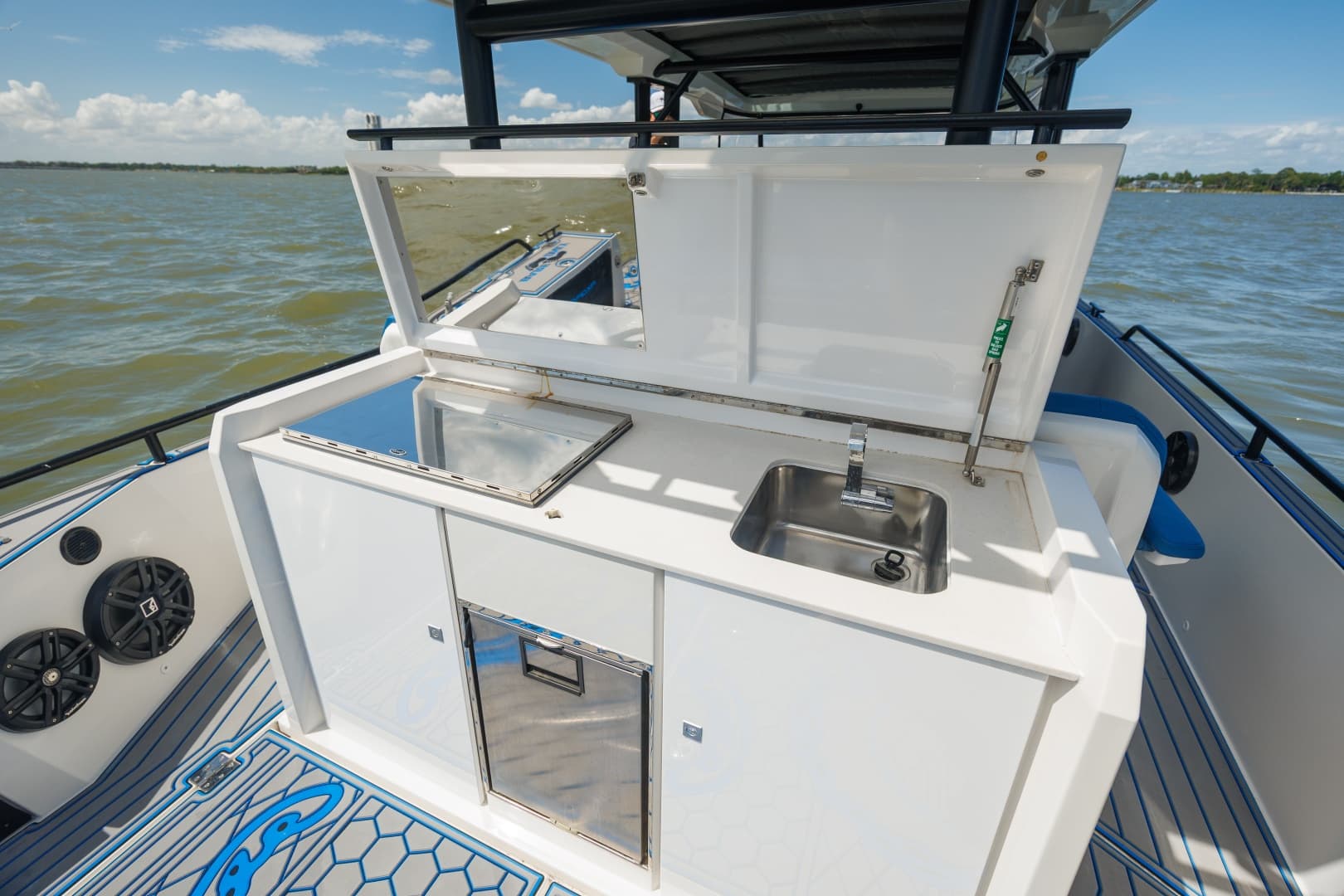 2019 Axopar 37 Sun Top