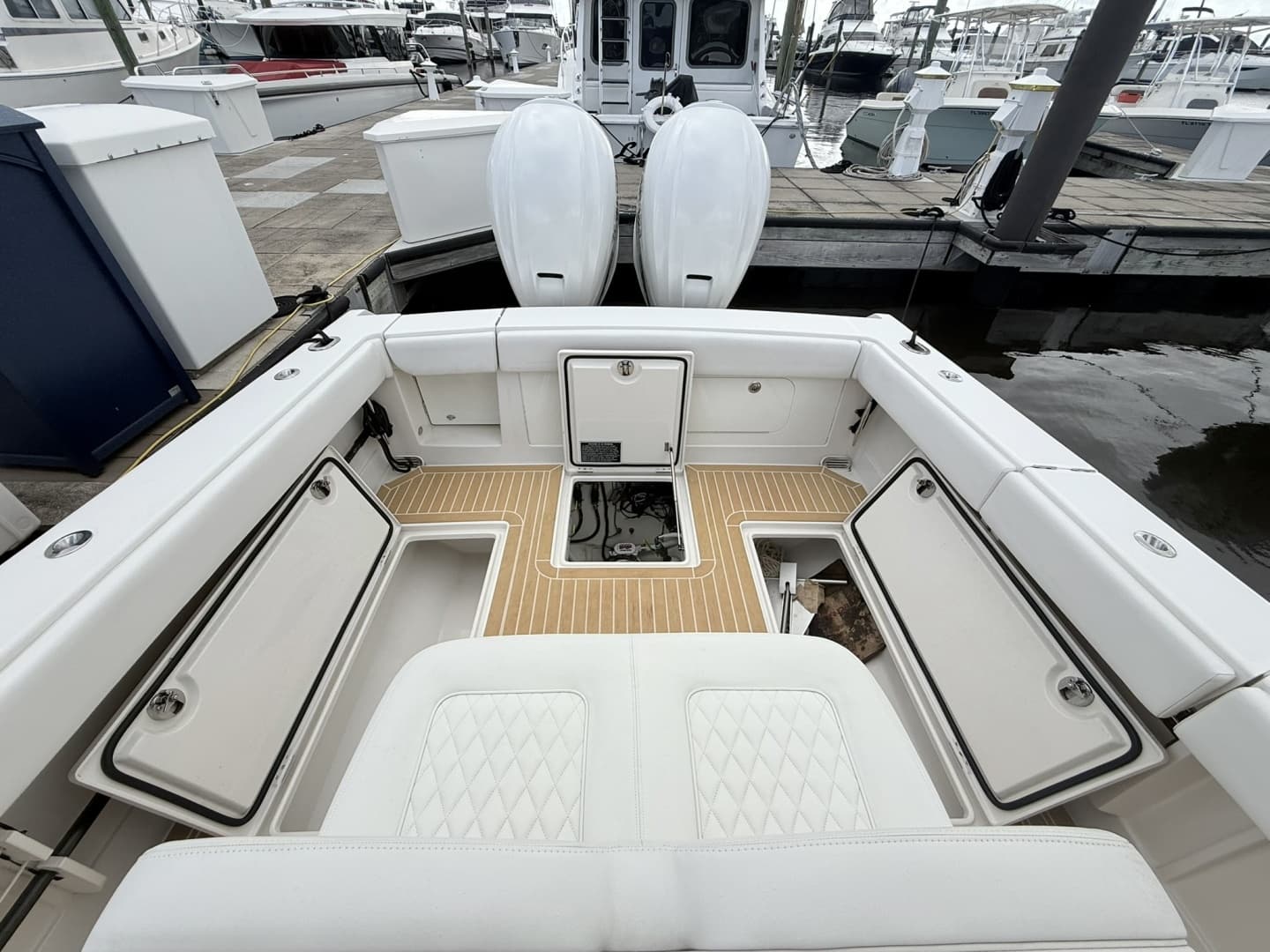 Jupiter 38 - PLAYPEN - Cockpit