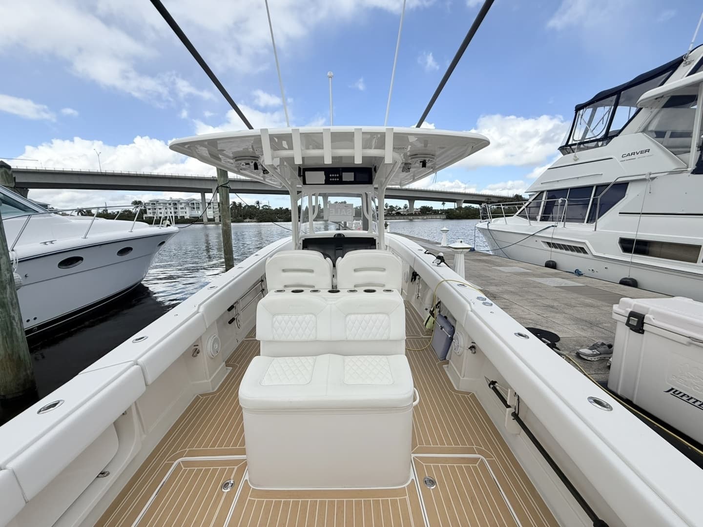 Jupiter 38 - PLAYPEN - Cockpit