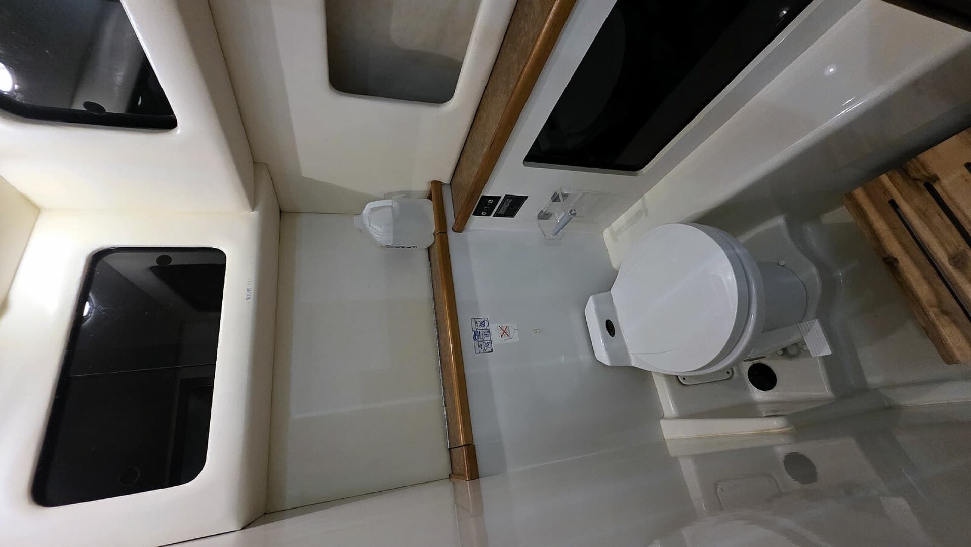 Master Head Toilet