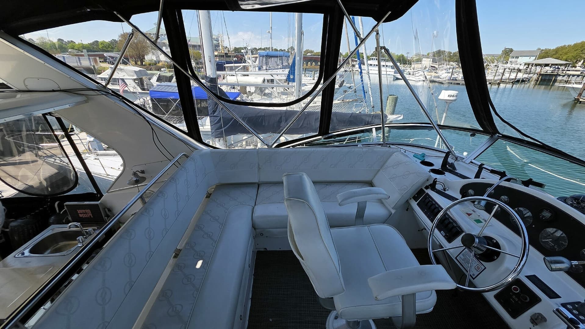 Flybridge Port