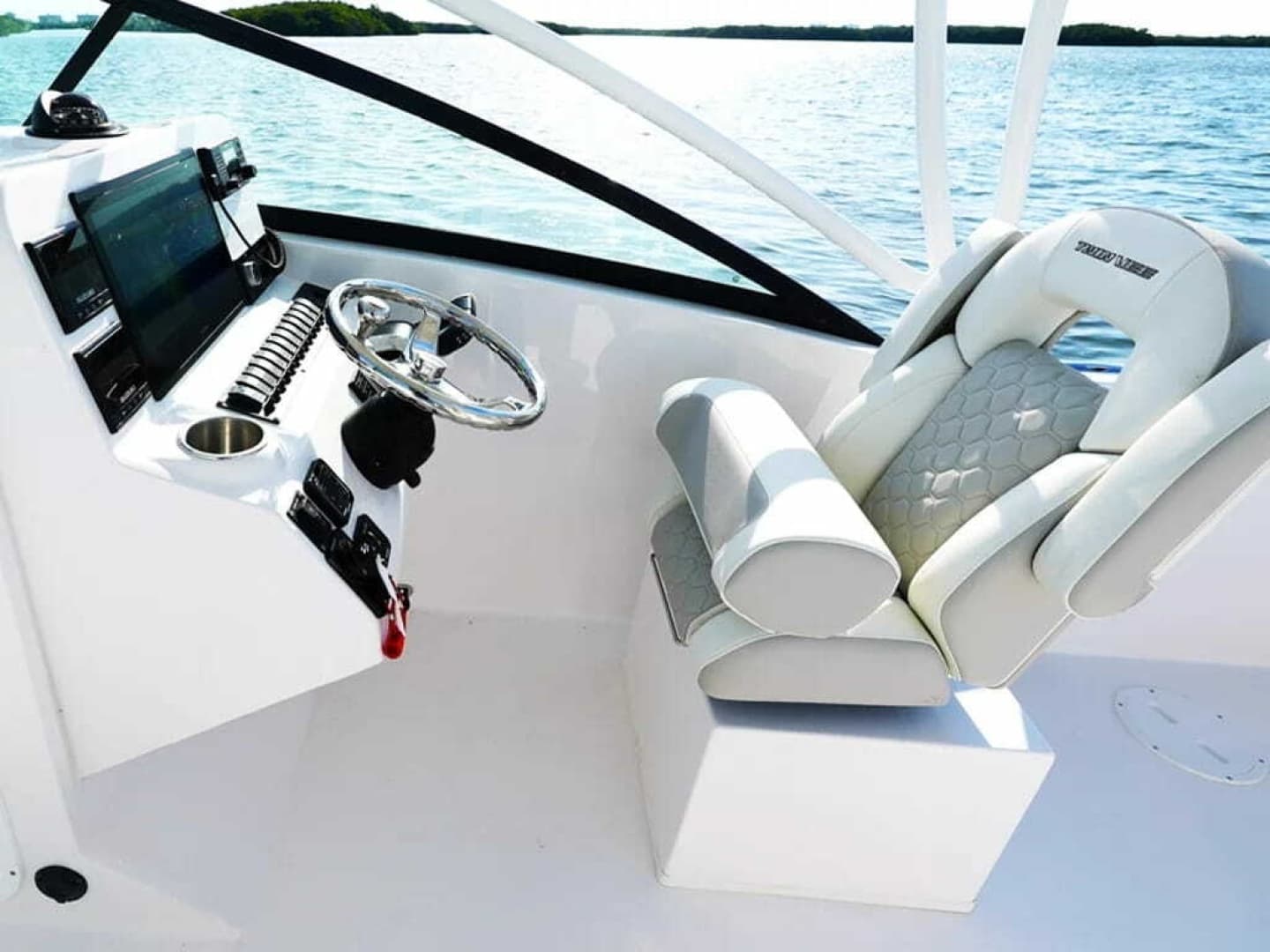 2026 Twin Vee 240 GFX DC